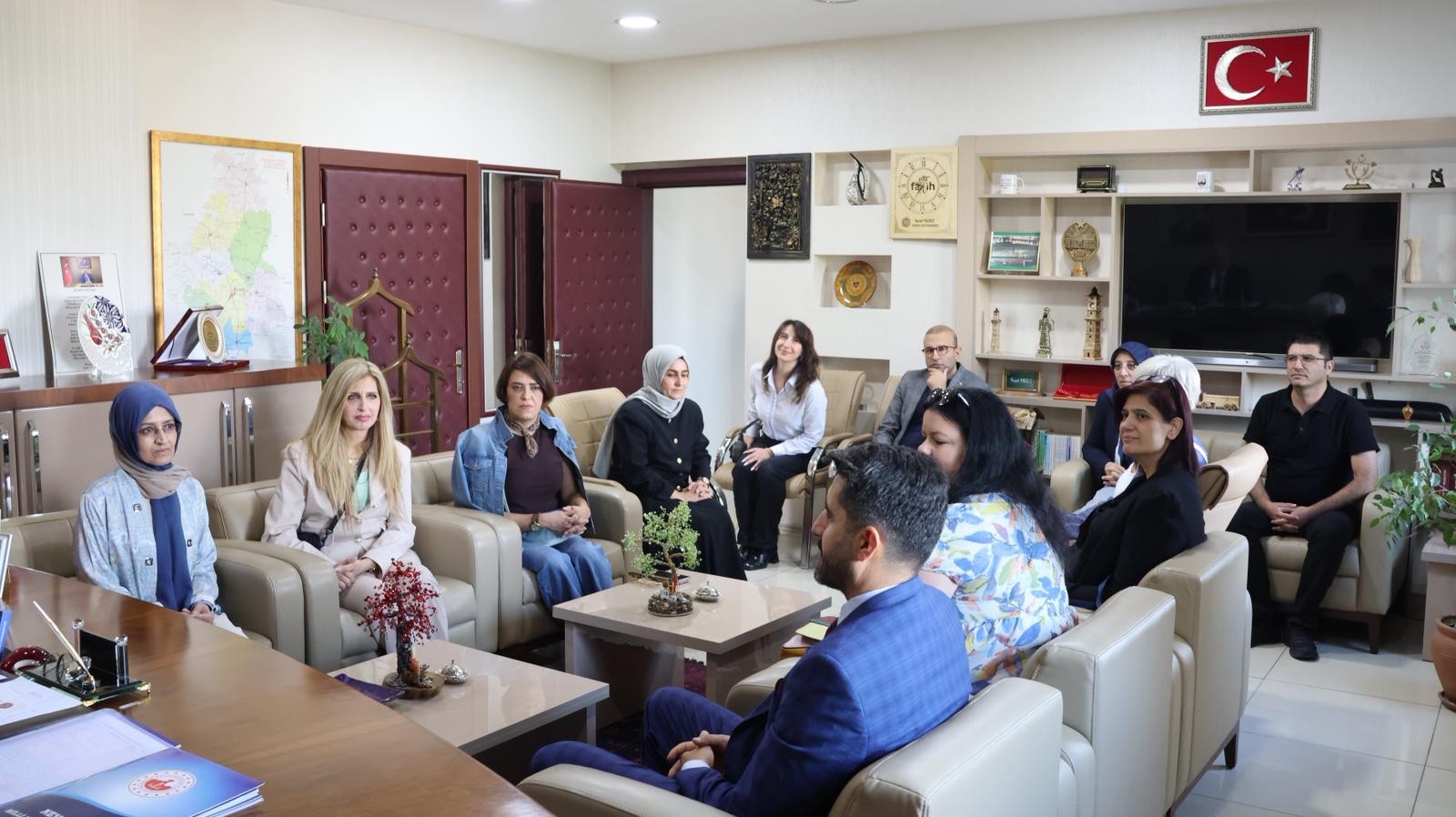 MİSAFİRLERDEN, İL MİLLÎ EĞİTİM MÜDÜRÜ YUSUF YAZICI'YA ZİYARET
