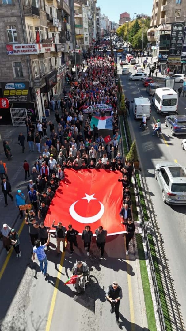 Nevşehir’de Binlerce Kişi Gazze İçin Yürüdü