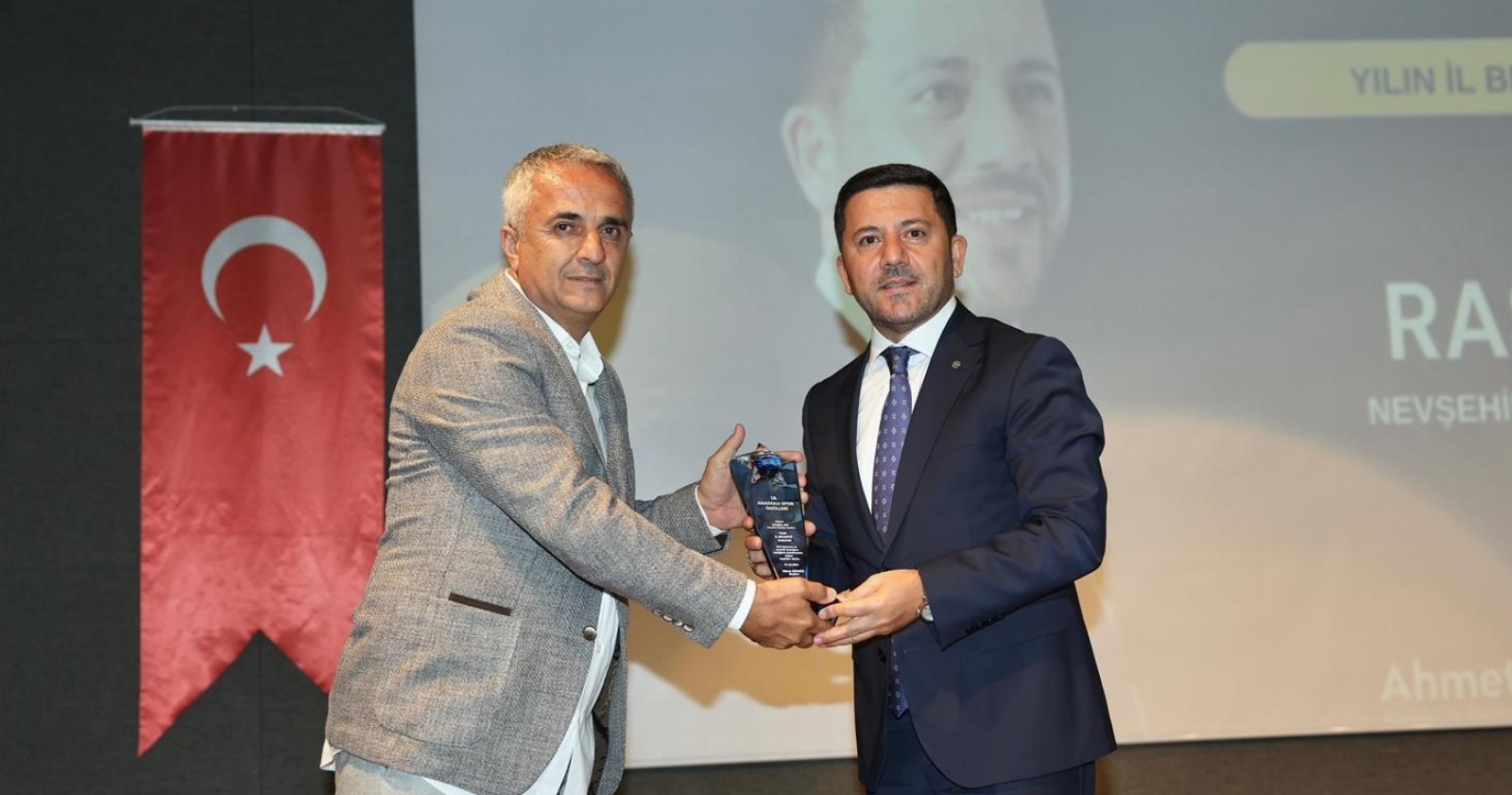 Belediye Başkanımız Rasim Arı, YILIN BELEDİYE BAŞKANI Seçildi