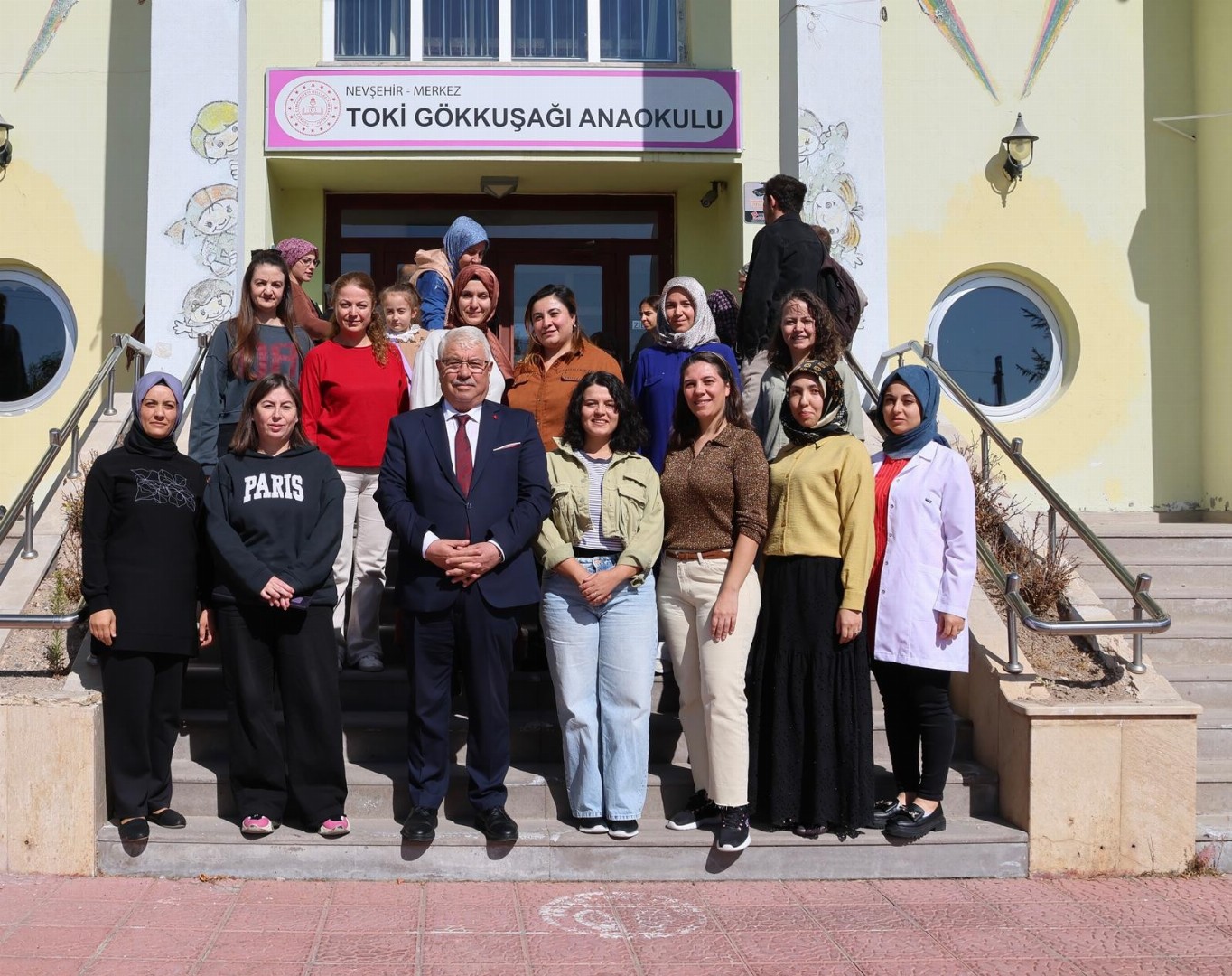 İl Millî Eğitim Müdürü Yusuf Yazıcı, Öğretmenlerinin Rehberliğinde Yepyeni Ufuklar Keşfeden Minik Öğrencileri Ziyaret Etti