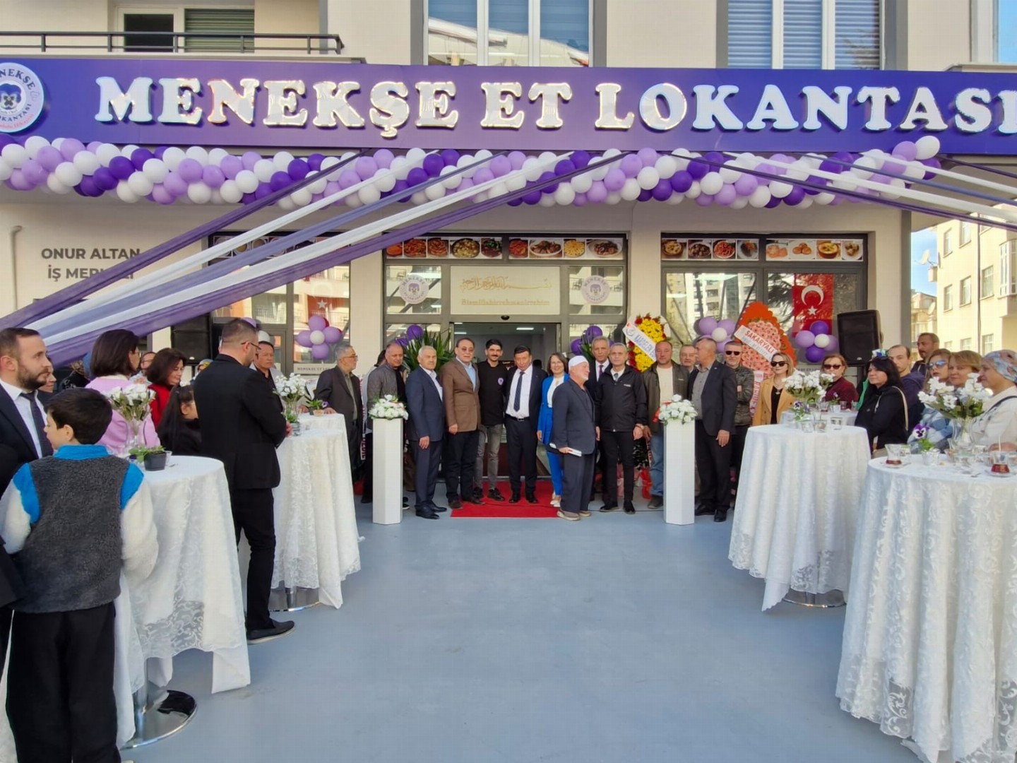 Menekşe Et Lokantası Dualarla ve Yoğun Katılımla Açıldı