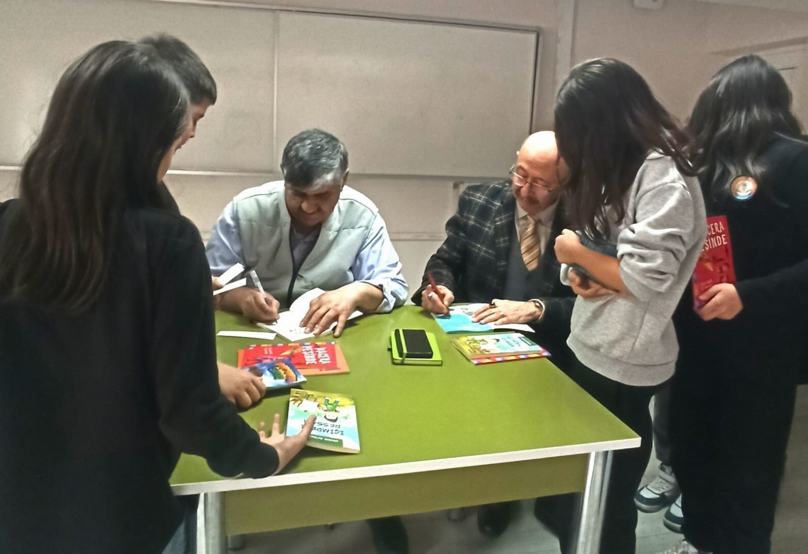 YAZAR ÖZDEM VE AYTEKİN NUMANOĞLU İLKOKULU'NDA BAŞARI ÜZERİNE KONUŞTULAR