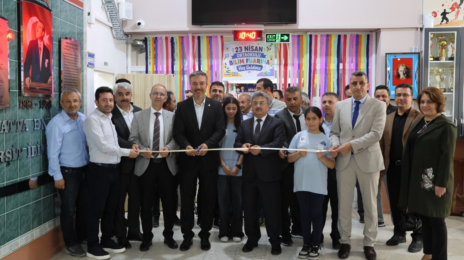23 Nisan Ortaokulu TÜBİTAK 4006 Bilim Fuarı'nın Açılışı Yapıldı