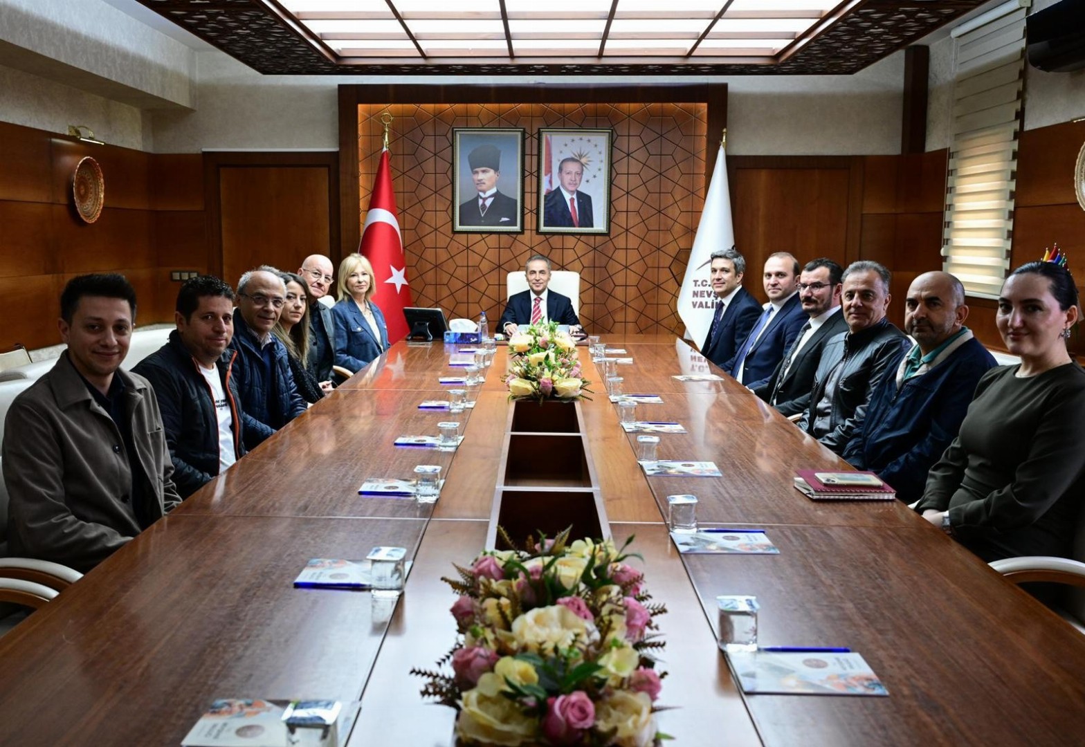 Kapadokya Alan Başkanı Aslanbay ve komisyon üyeleri Vali Kök’ü ziyaret etti