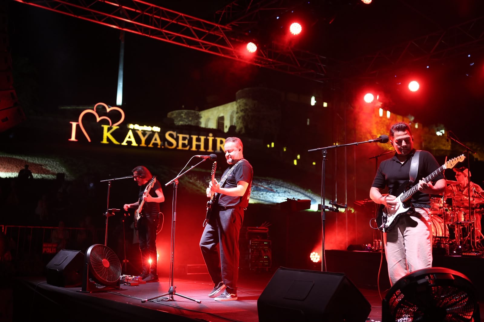 Seksendört Grubu’ndan Kayaşehir’de Unutulmaz Müzik Ziyafeti