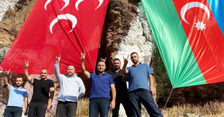  Ülkücüler, MHP dağına Azerbaycan bayrağı astı