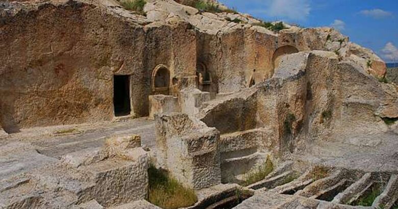  Kapadokya’nın tarihi adliyesi Zindan Tepesi