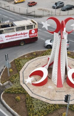 ÜSTÜ AÇIK OTOBÜSLE “HAYAT EVE SIĞAR” KONSERİ