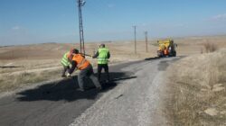 Yol yapım ve onarım çalışmaları sürüyor