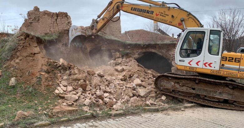  Nevşehir’de Metruk Binalar Yıkılıyor