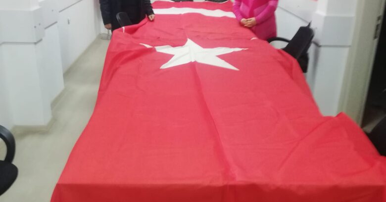  CHP’den okullara dev bayrak