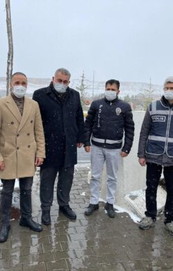 MHP polisinin yanı başında