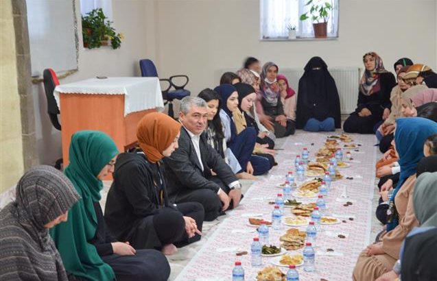  KYK yurtlarında kalan öğrencilere iftar programı düzenlendi