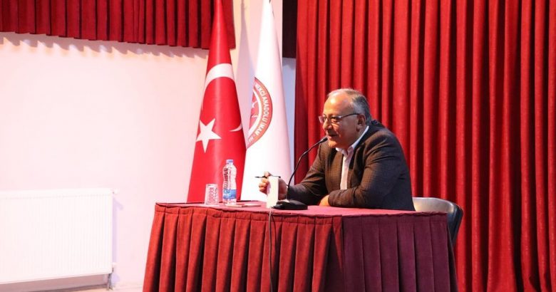  Başkan Aksoy kariyer gününün konuğu oldu