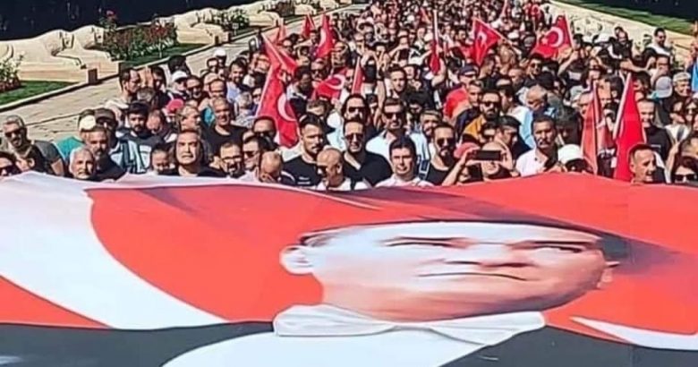  On binlerce Eğitim-İş üyesi başöğretmen Atatürk’e yürüdü