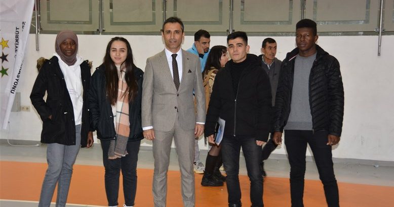  Özdemir Uluslararası öğrenci temsilcileri ile bir araya geldi