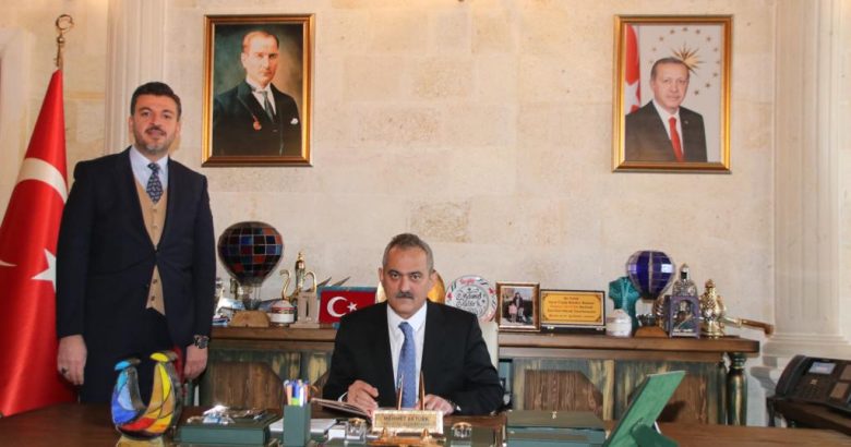  Bakan Mahmut Özer, Ürgüp Belediyesi’ni ziyaret etti.