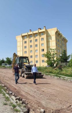 CHP ve MHP’li başkanların işbirliğiyle parke çalışması