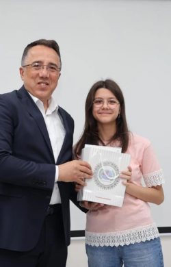 ALTINYILDIZ İLKÖĞRETİM KURUMU LGS ŞAMPİYONLARI ÖDÜLLERİNİ ALDI