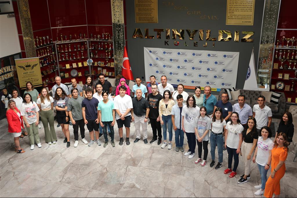 ALTINYILDIZ FEN VE ANADOLU LİSESİ BAŞARI REKORLARI KIRDI